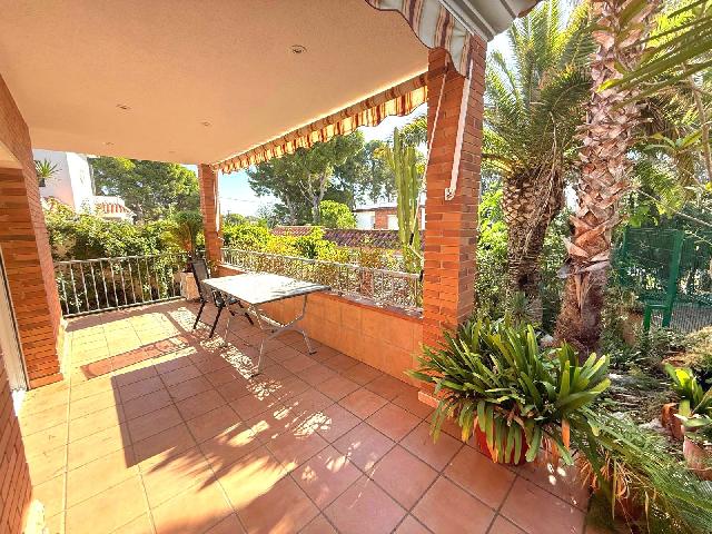 Imagen 12 Inmueble 303368 - Casa Aislada en venta en Calafell / A 2 minutos de los Colegios y a 15 de la playa andando