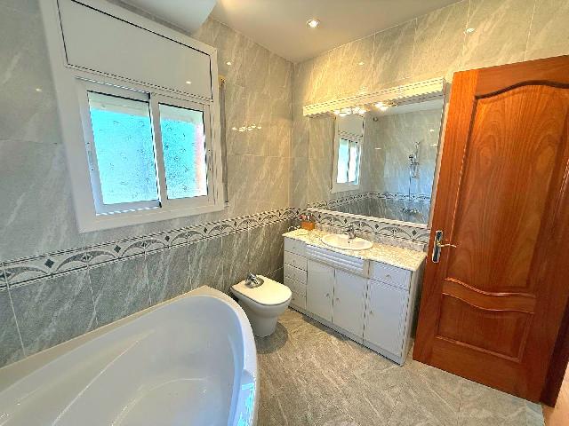 Imagen 29 Inmueble 303368 - Casa Aislada en venta en Calafell / A 2 minutos de los Colegios y a 15 de la playa andando