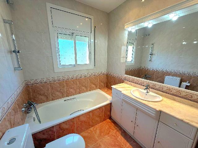 Imagen 33 Inmueble 303368 - Casa Aislada en venta en Calafell / A 2 minutos de los Colegios y a 15 de la playa andando