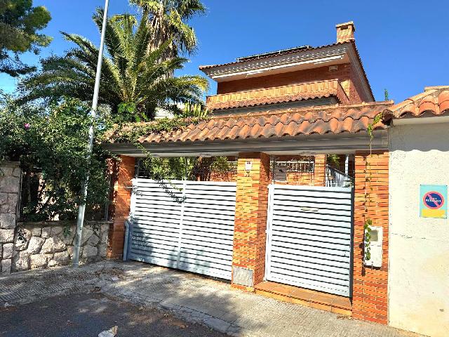 Imagen 1 Inmueble 303368 - Casa Aislada en venta en Calafell / A 2 minutos de los Colegios y a 15 de la playa andando