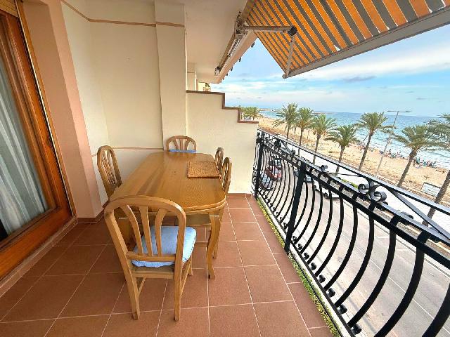 Imagen 1 Inmueble 305276 - Apto. Playa en venta en Calafell / Primera línea de playa, una ubicación excepcional.