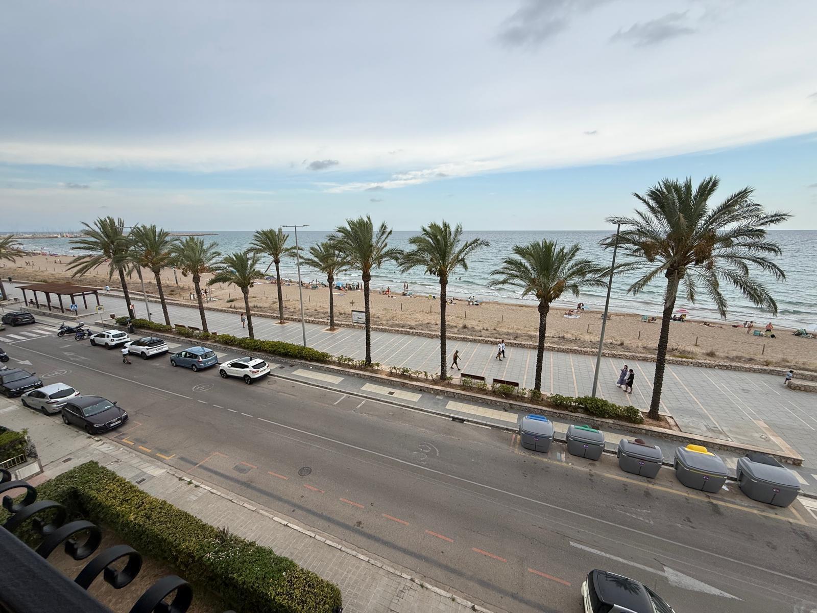 Imagen 3 Apto. Playa en venta en Calafell / Primera línea de playa, una ubicación excepcional.