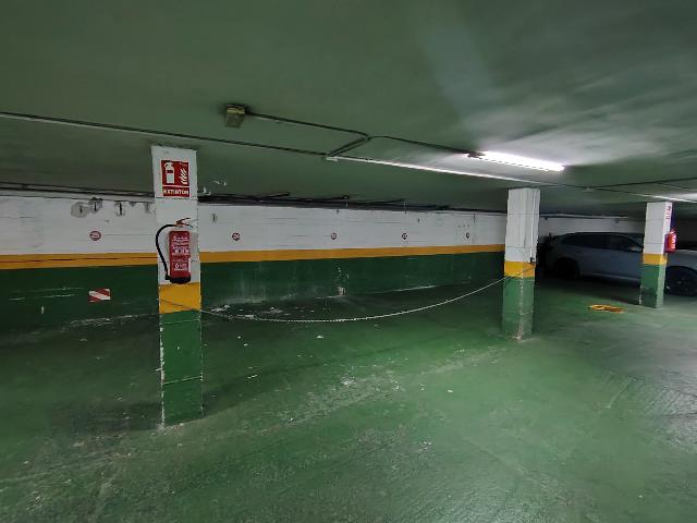 Imagen 1 Inmueble 302336 - Parking Coche en venta en Benalmádena / Av Del Mar 12, frente a puerto Marina