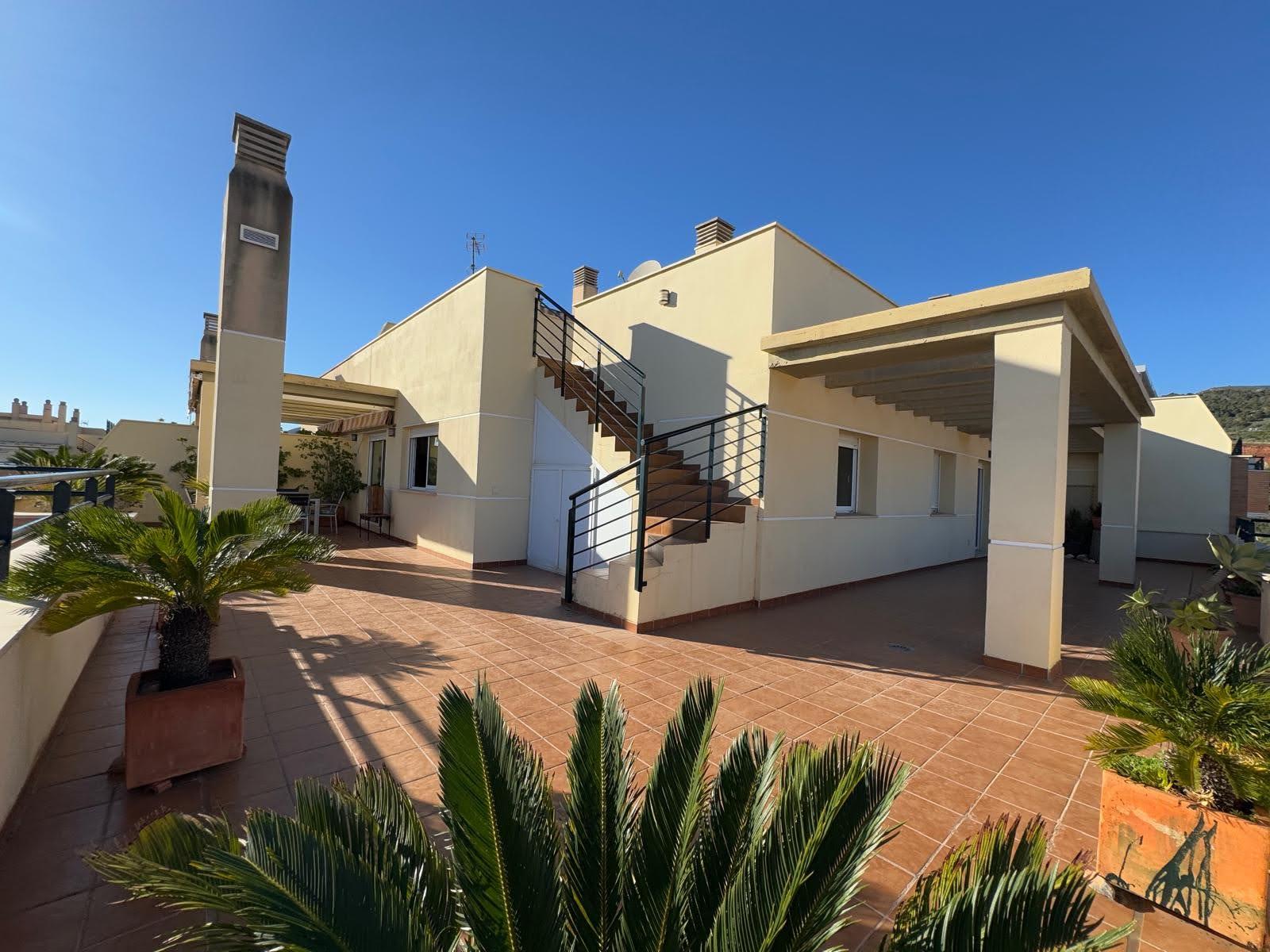 Imagen 2 Ático en venta en Torremolinos / Está Ubicado Junto a la Montaña y La Naturaleza