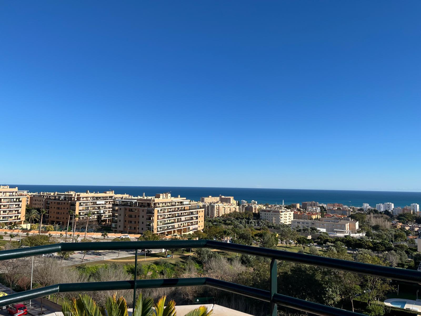 Imagen 1 Ático en venta en Torremolinos / Está Ubicado Junto a la Montaña y La Naturaleza