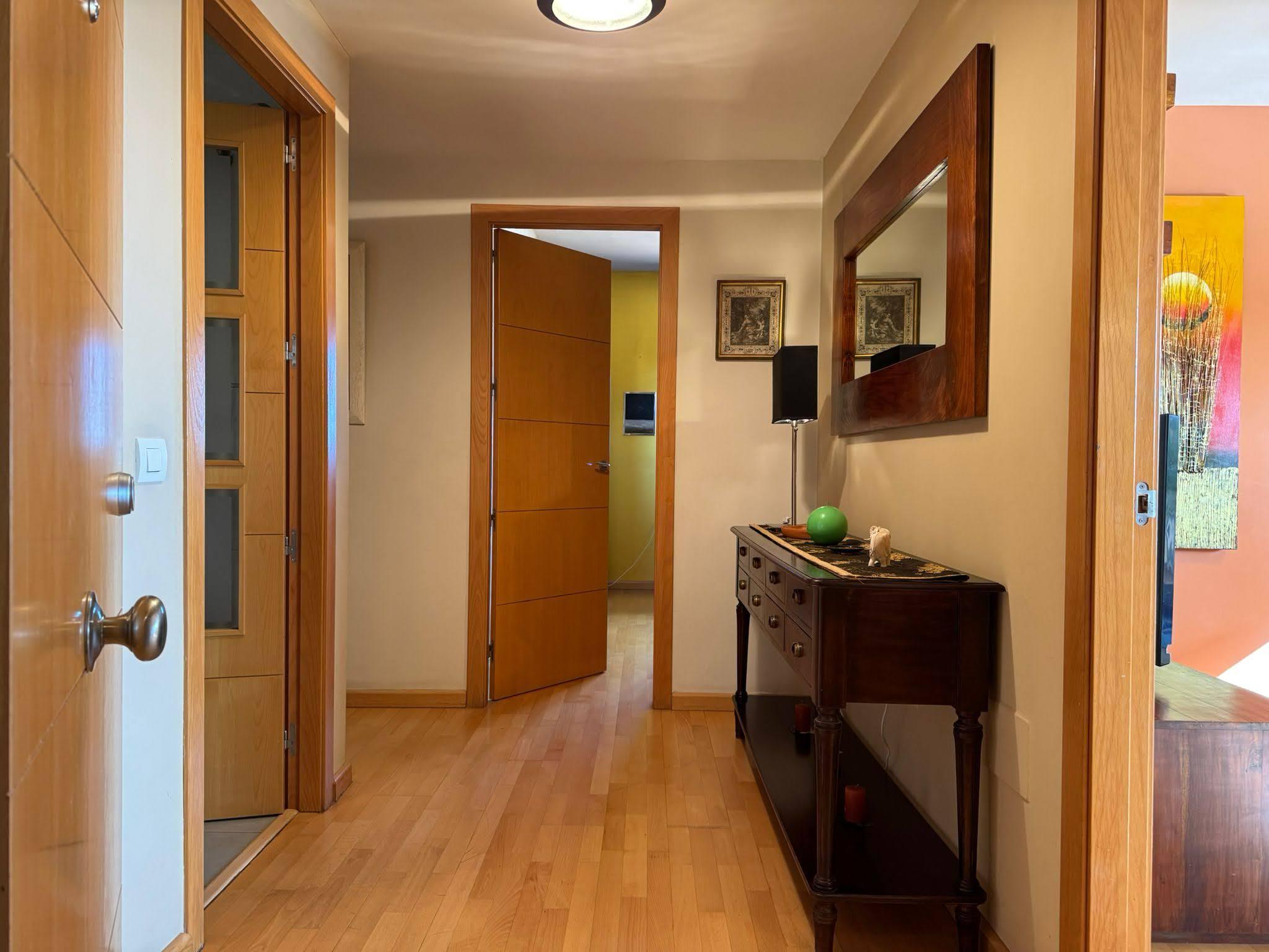 Imagen 20 Ático en venta en Torremolinos / Está Ubicado Junto a la Montaña y La Naturaleza