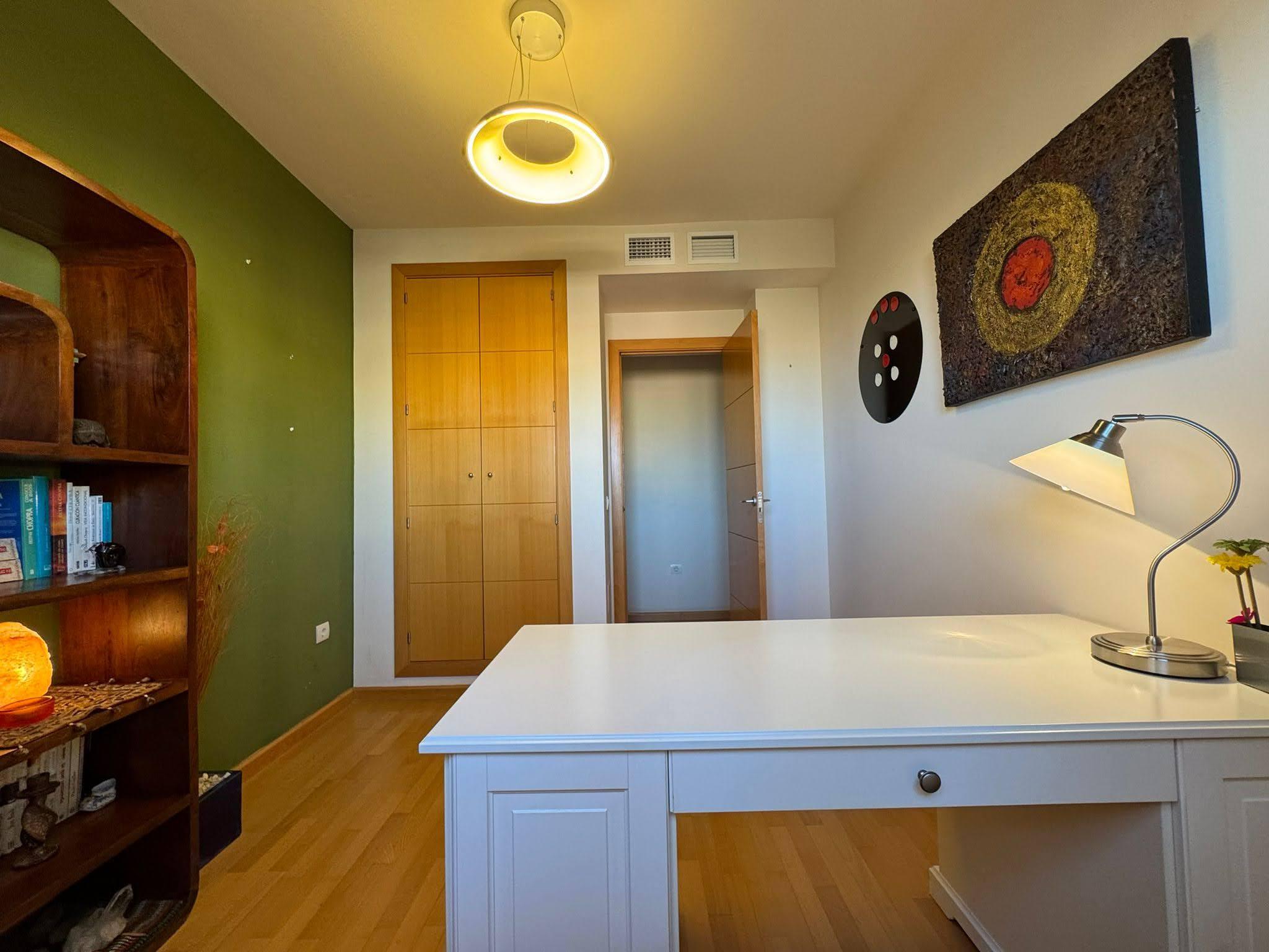 Imagen 19 Ático en venta en Torremolinos / Está Ubicado Junto a la Montaña y La Naturaleza