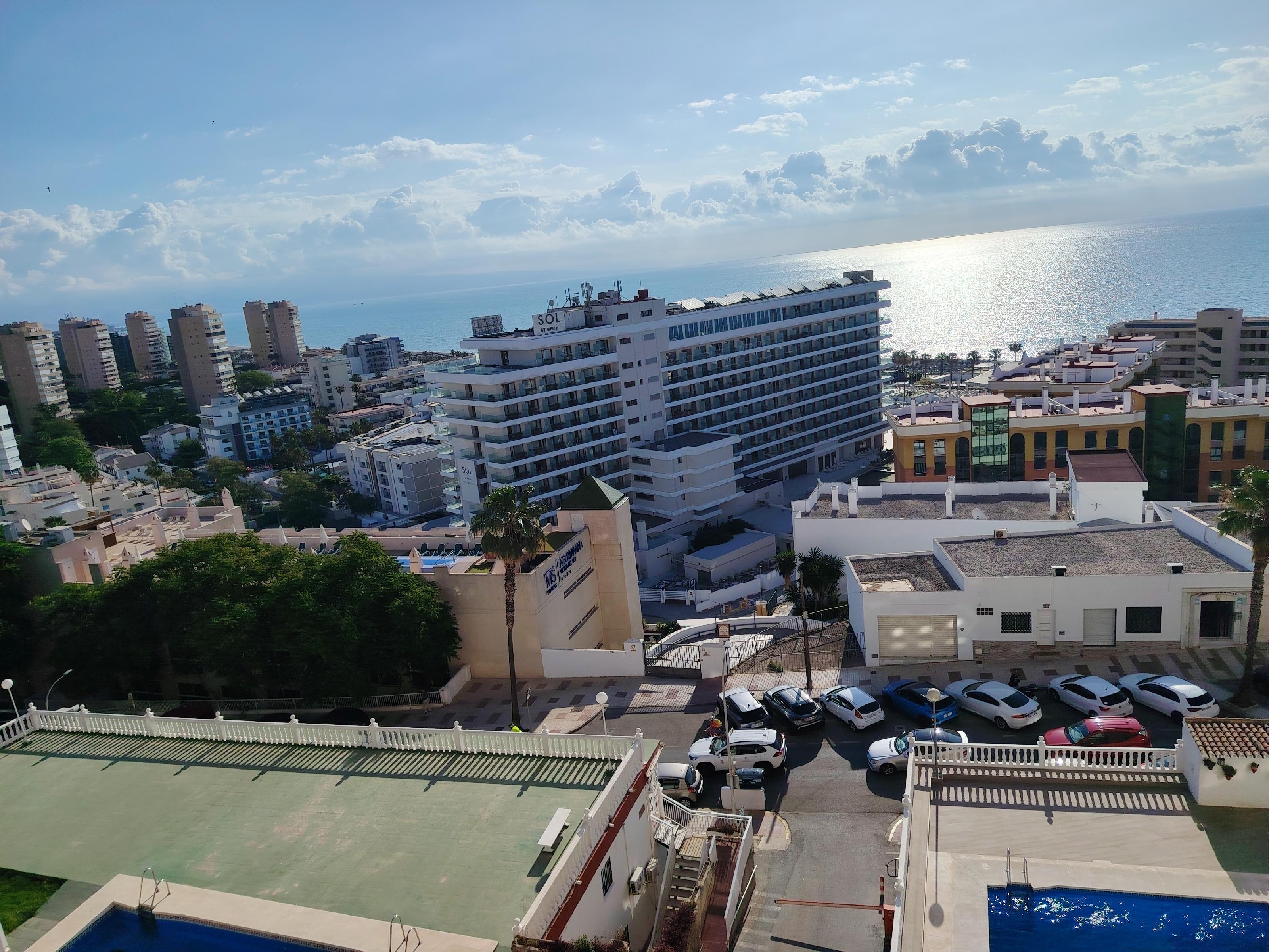 Imagen 1 Apartamento en venta en Torremolinos / Cerca de la playa y centro de Torremolinos 
