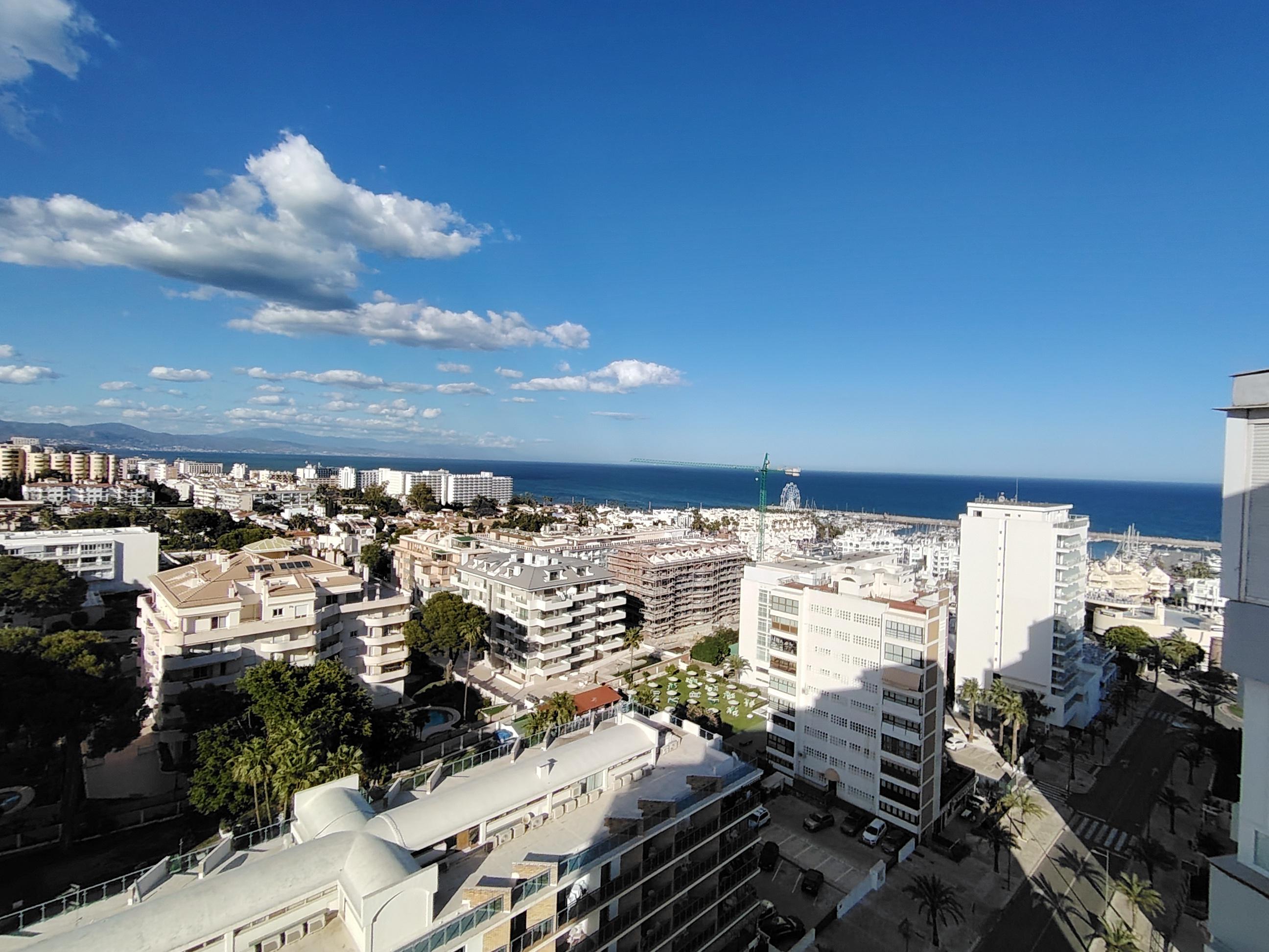 Imagen 1 Apartamento en venta en Benalmádena / A100 mts de puerto Marina, 50 mts de av Antonio Machado