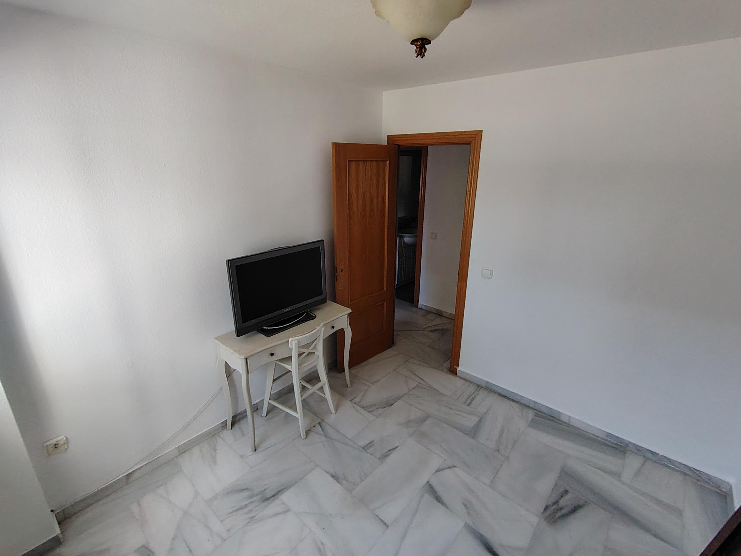 Imagen 11 Apartamento en venta en Torremolinos / Segunda linea de playa, a 100 mts del mar  