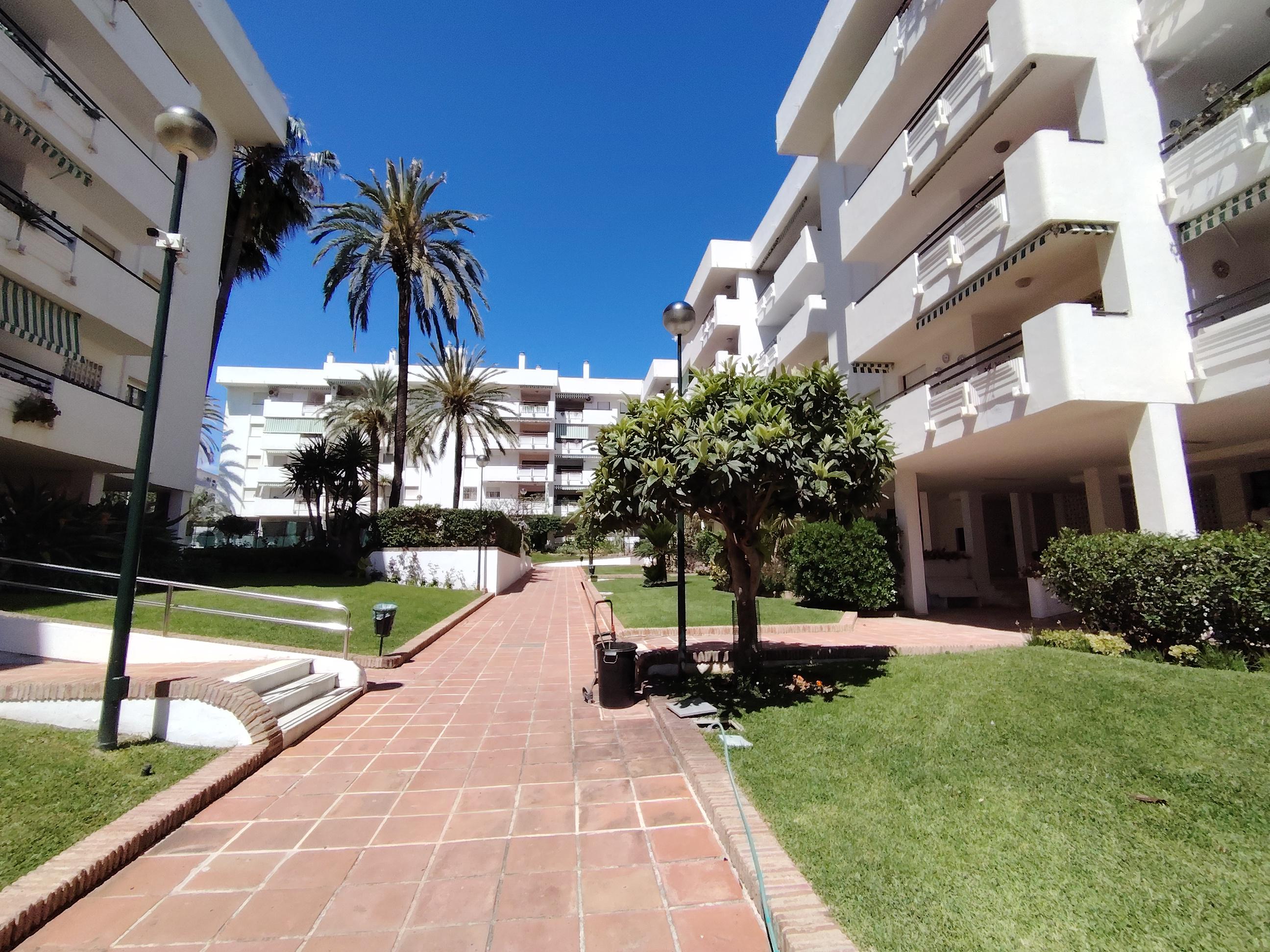 Imagen 17 Apartamento en venta en Torremolinos / Segunda linea de playa, a 100 mts del mar  