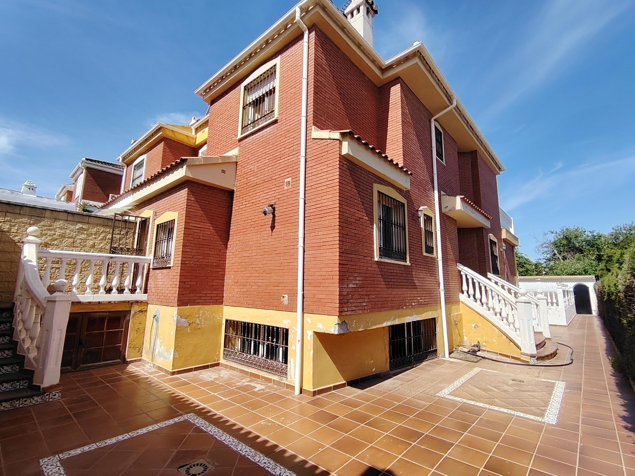 Imagen 1 Casa Pareada en venta en Alhaurín De La Torre / Muy cerca del mercadona sobre av de la Sol...