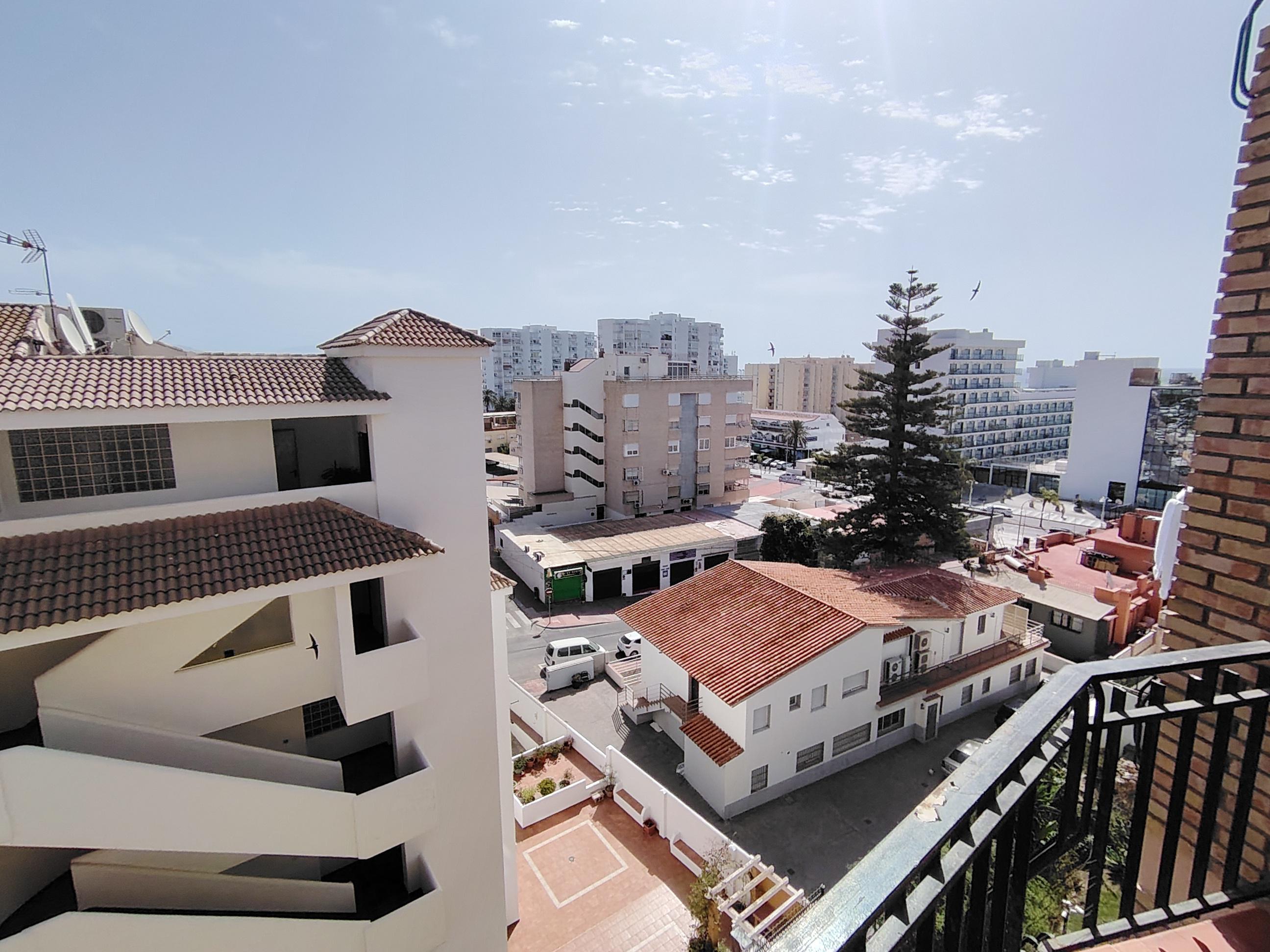 Imagen 3 Estudio en venta en Benalmádena / Frente hotel Siroco, edificio Doramar, 150 mts del mar 