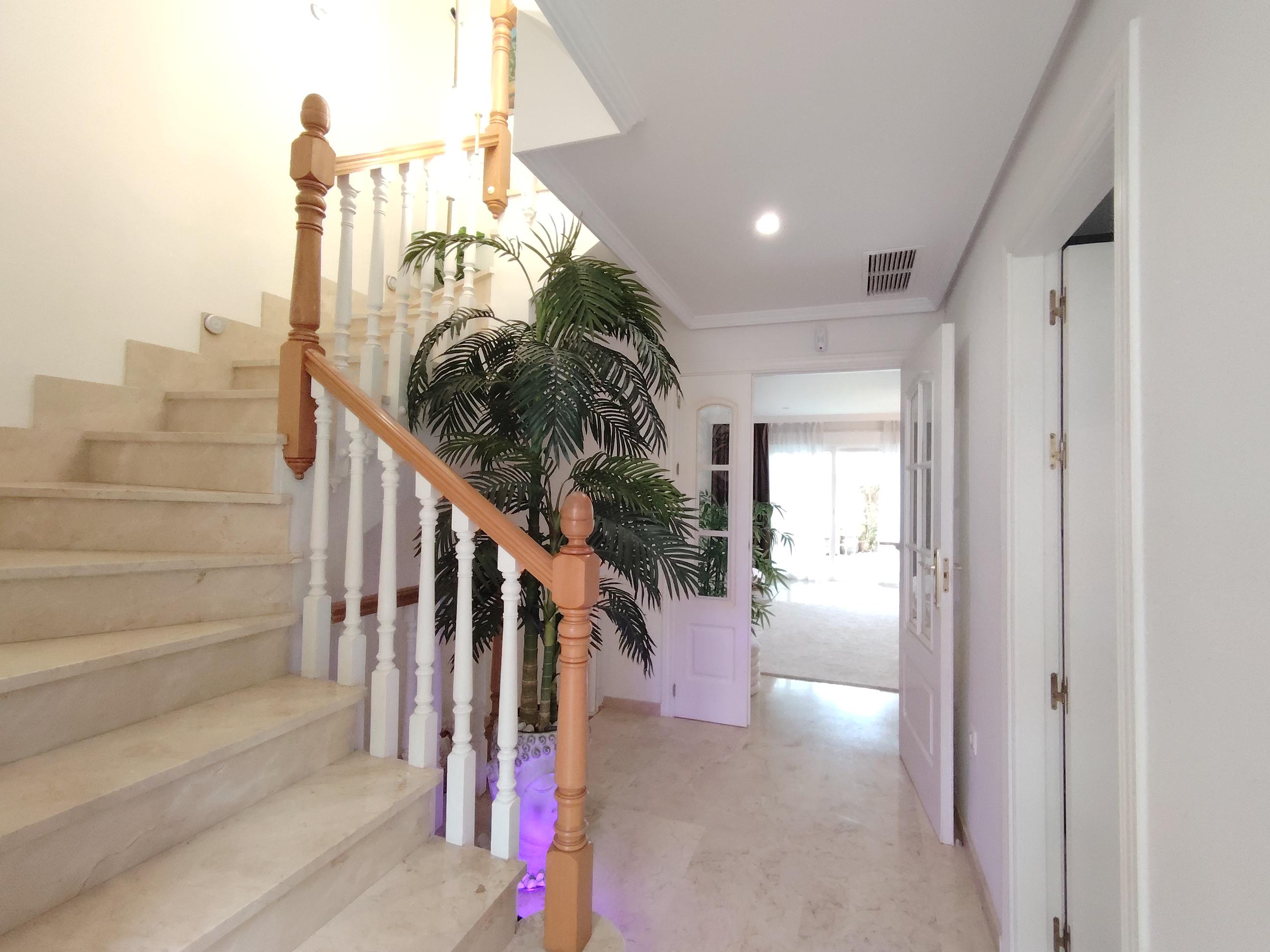 Imagen 10 Casa Adosada en venta en Mijas / Frente al mercadona, 300 mts del mar, zona de comercios 