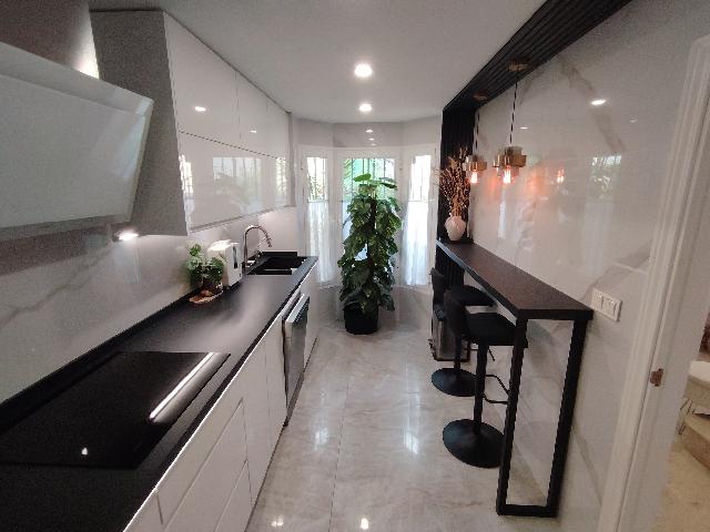 Imagen 1 Inmueble 303825 - Casa Adosada en venta en Mijas / Frente al mercadona, 300 mts del mar, zona de comercios 