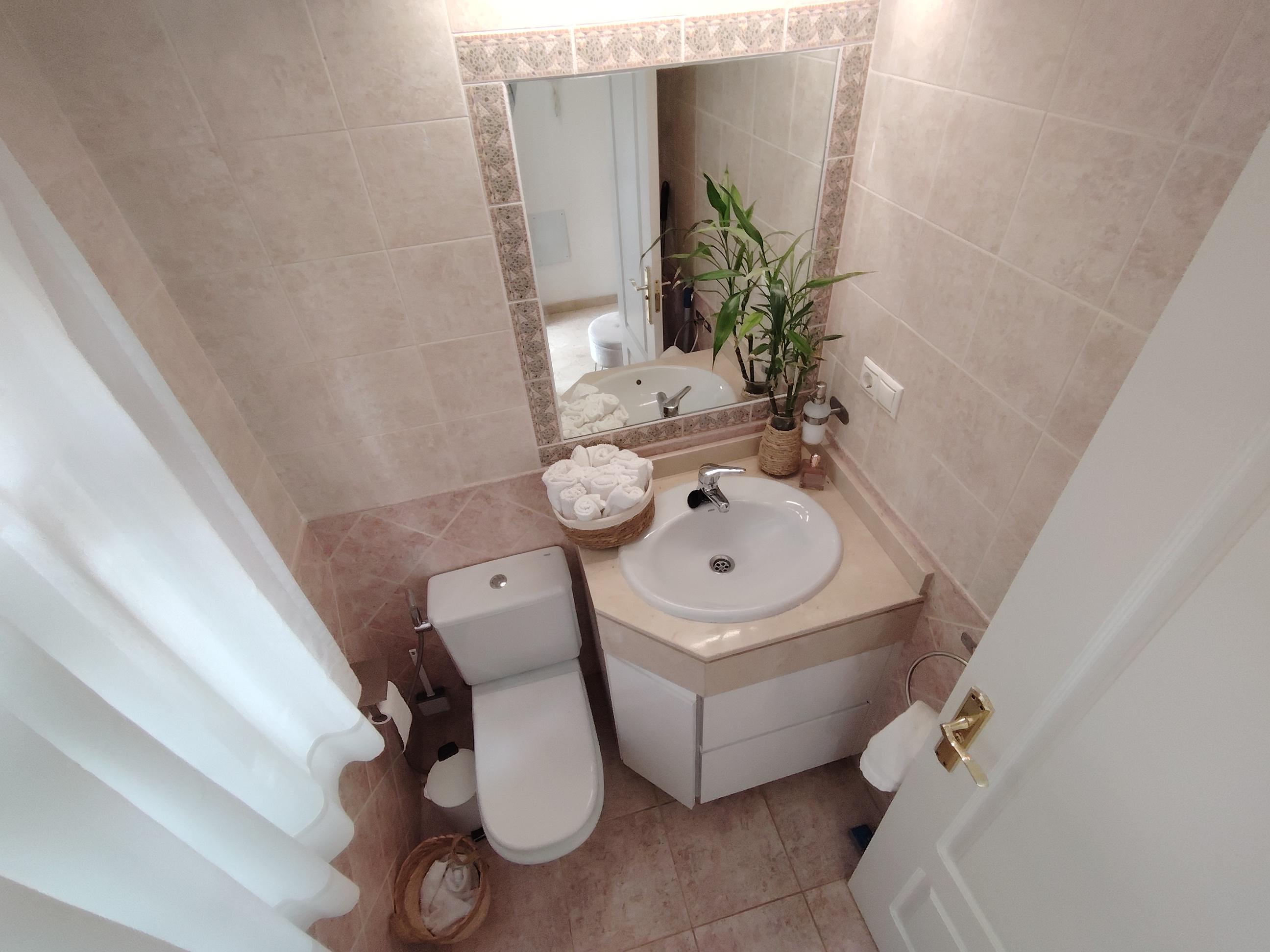 Imagen 21 Casa Adosada en venta en Mijas / Frente al mercadona, 300 mts del mar, zona de comercios 