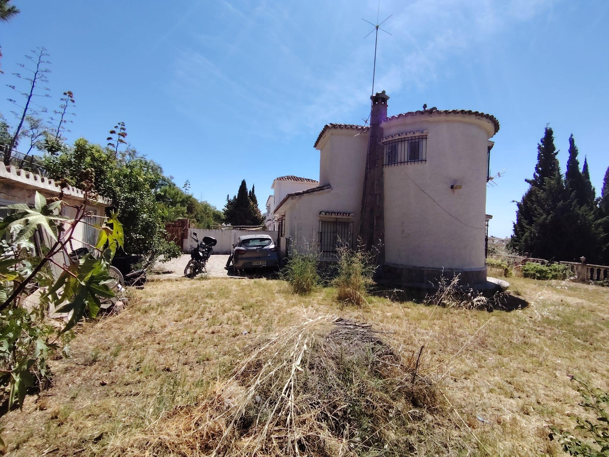 Imagen 2 Solar Urbano en venta en Benalmádena / Servicios: centros médicos, zona comercial y transporte