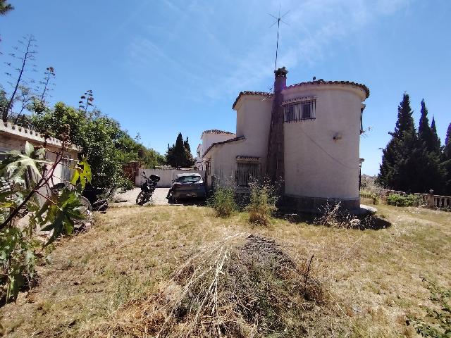 Imagen 2 Inmueble 304235 - Solar Urbano en venta en Benalmádena / Servicios: centros médicos, zona comercial y transporte