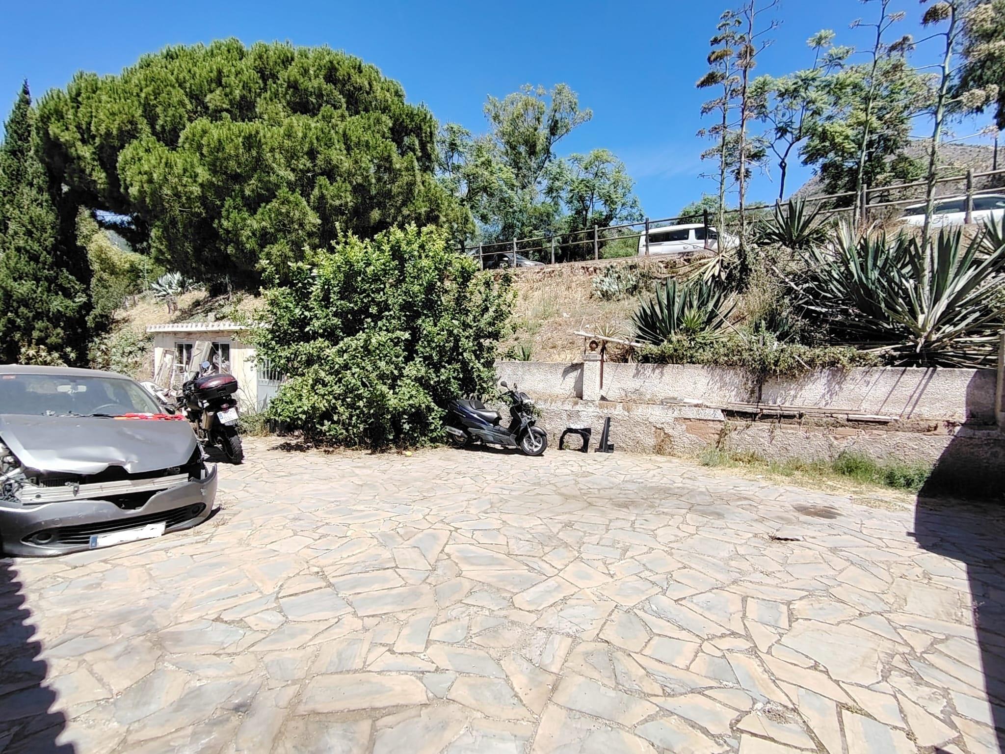 Imagen 6 Solar Urbano en venta en Benalmádena / Servicios: centros médicos, zona comercial y transporte