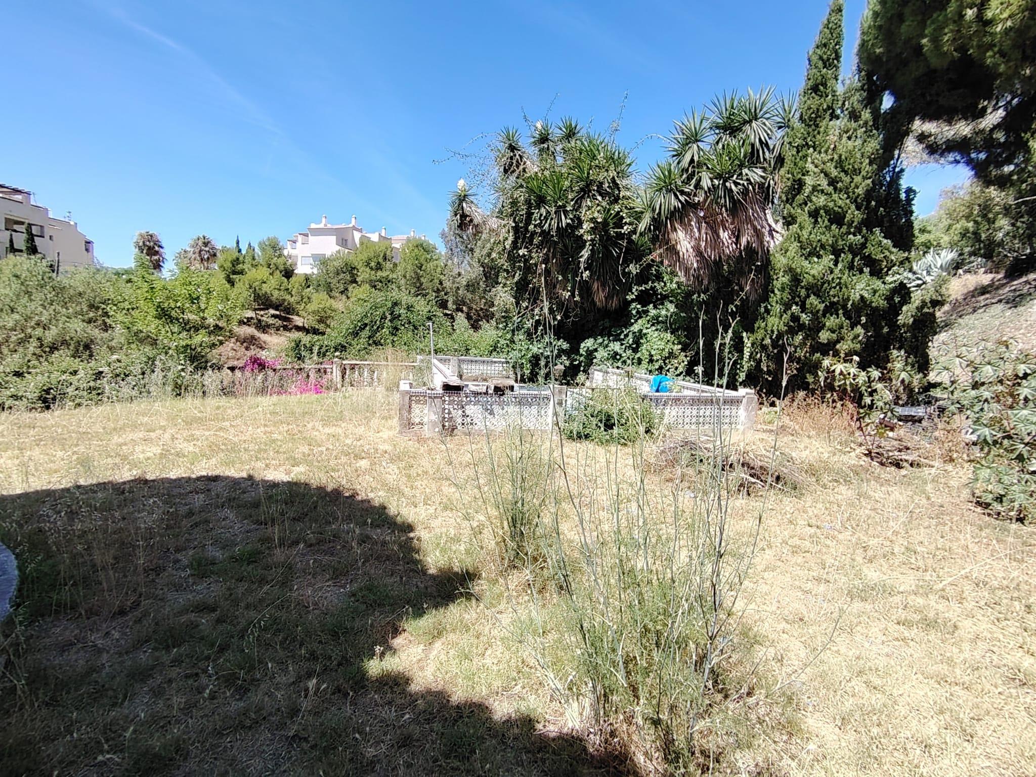 Imagen 5 Solar Urbano en venta en Benalmádena / Servicios: centros médicos, zona comercial y transporte