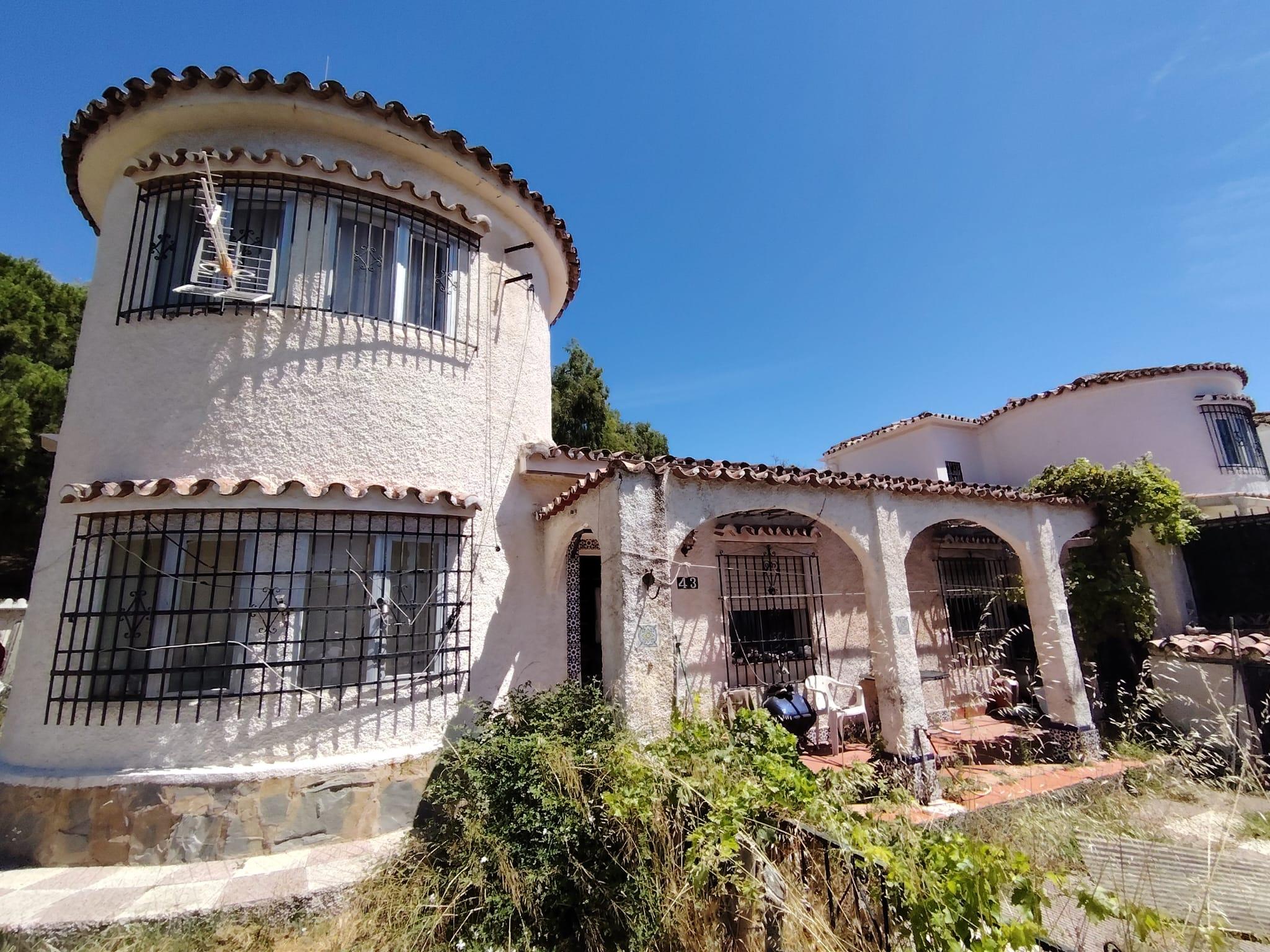 Imagen 11 Solar Urbano en venta en Benalmádena / Servicios: centros médicos, zona comercial y transporte