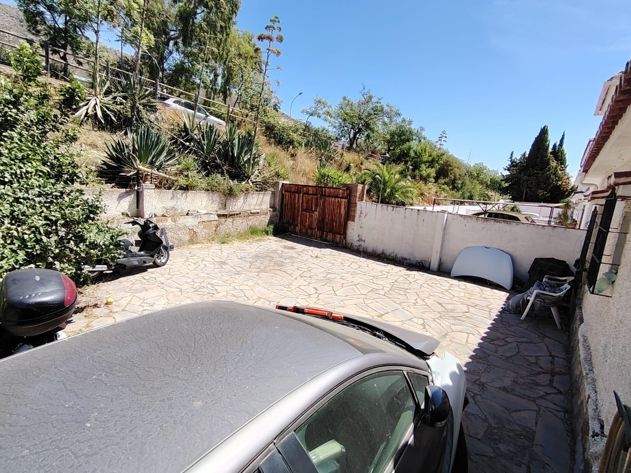 Imagen 3 Solar Urbano en venta en Benalmádena / Servicios: centros médicos, zona comercial y transporte