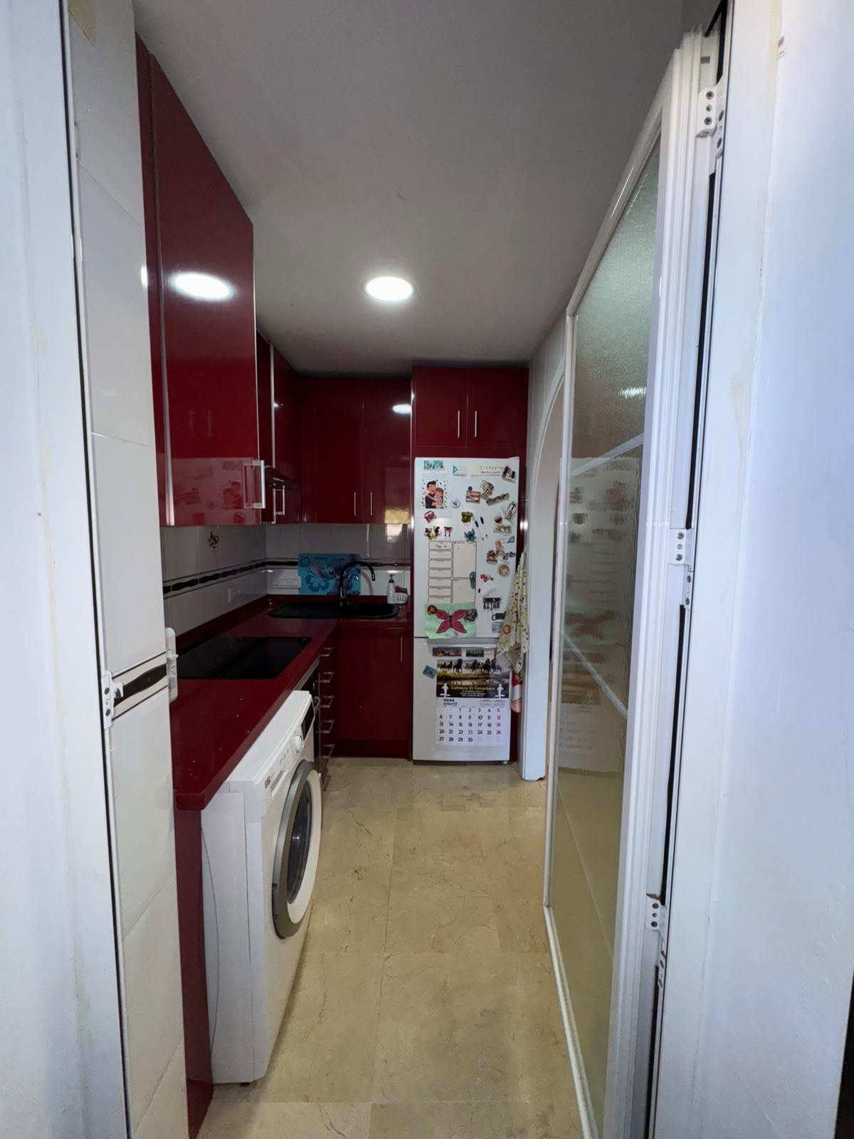 Imagen 6 Planta Baja en venta en Benalmádena / Frente al portal encontrarás un instituto y un colegio 
