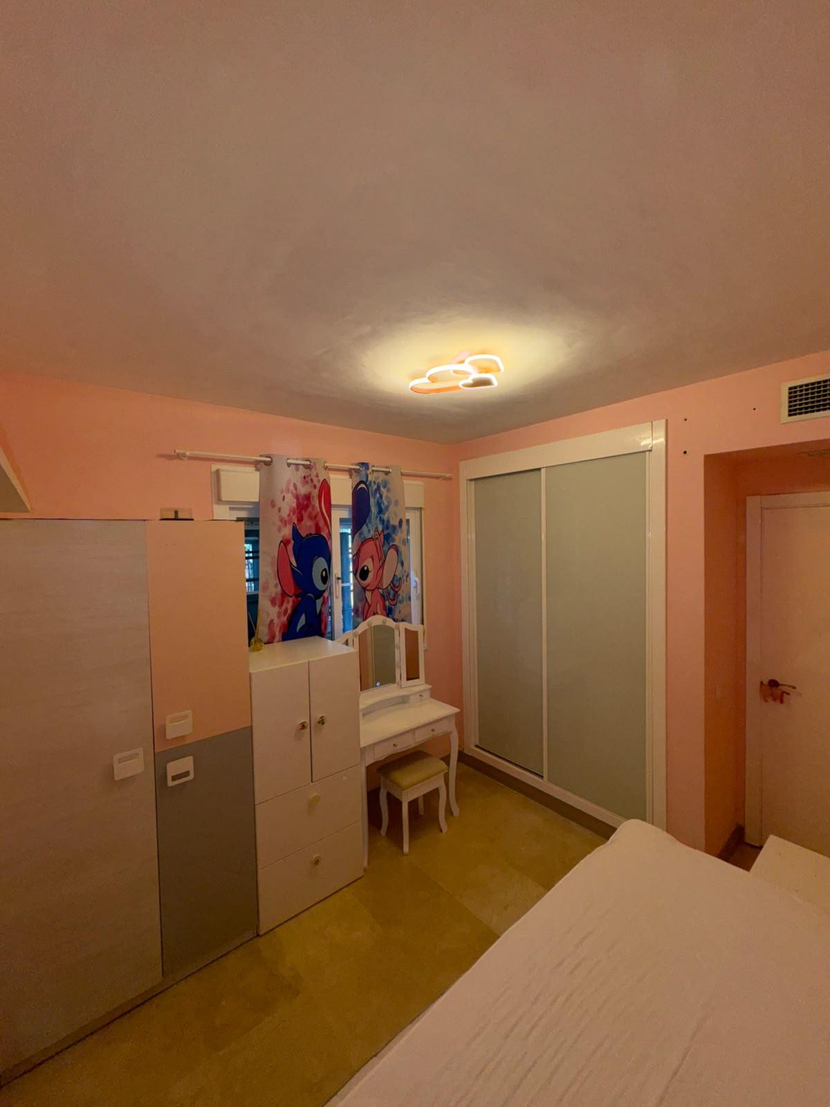 Imagen 7 Planta Baja en venta en Benalmádena / Frente al portal encontrarás un instituto y un colegio 