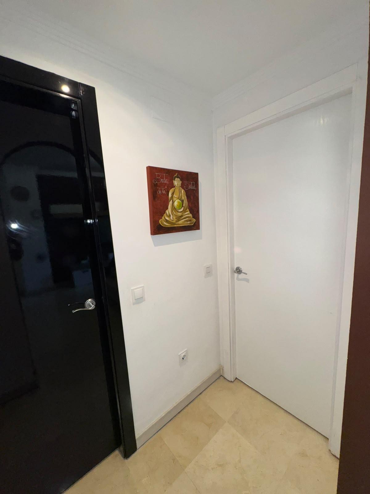 Imagen 8 Planta Baja en venta en Benalmádena / Frente al portal encontrarás un instituto y un colegio 