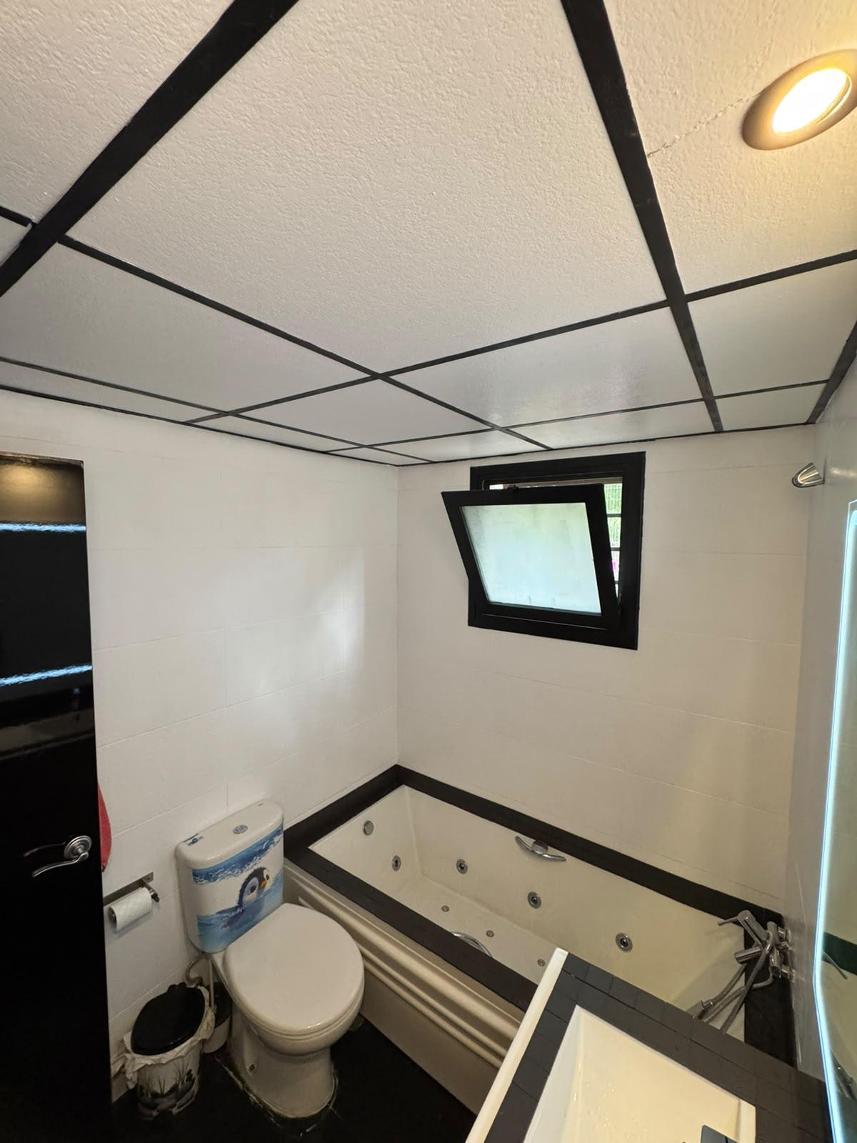 Imagen 15 Planta Baja en venta en Benalmádena / Frente al portal encontrarás un instituto y un colegio 