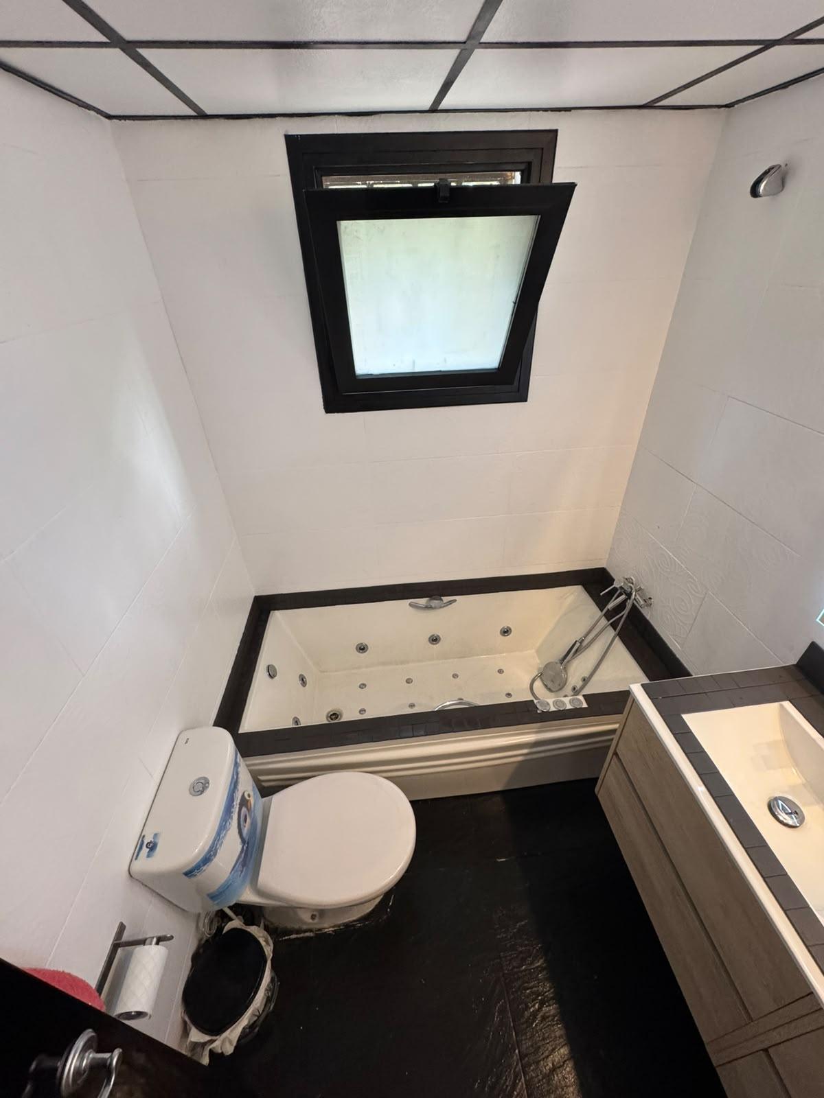 Imagen 17 Planta Baja en venta en Benalmádena / Frente al portal encontrarás un instituto y un colegio 