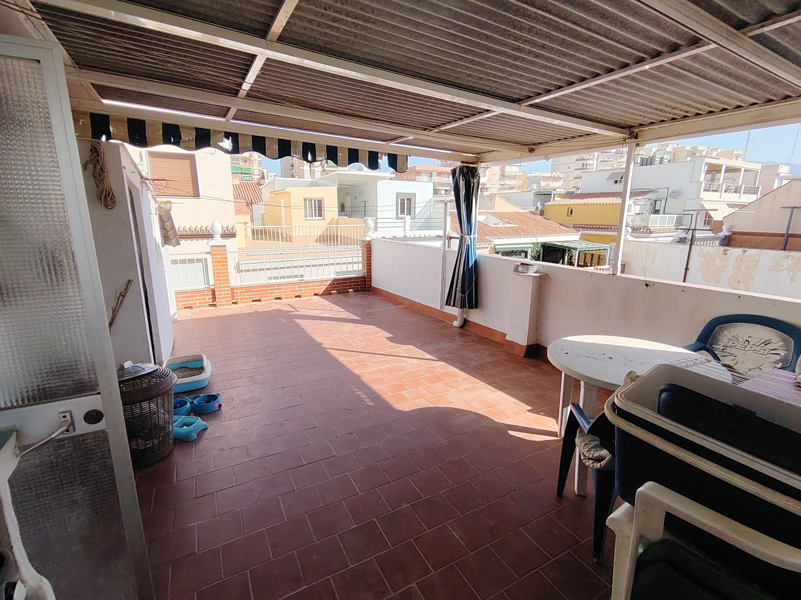 Imagen 2 Casa Adosada en venta en Vélez-málaga / A 100 msts del mar, a 300 mts de Faro de Torre del Mar 