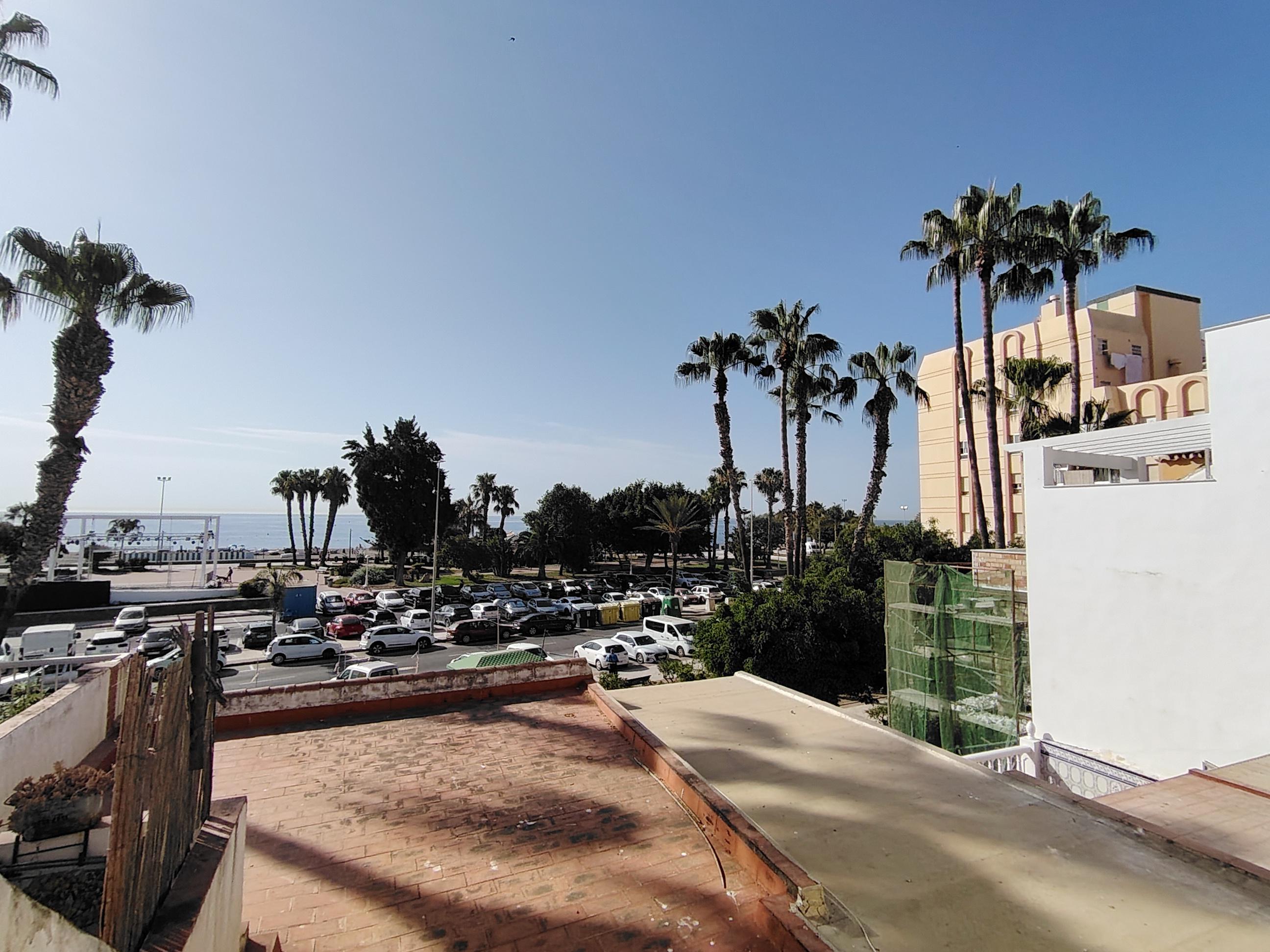Imagen 1 Casa Adosada en venta en Vélez-málaga / A 100 msts del mar, a 300 mts de Faro de Torre del Mar 