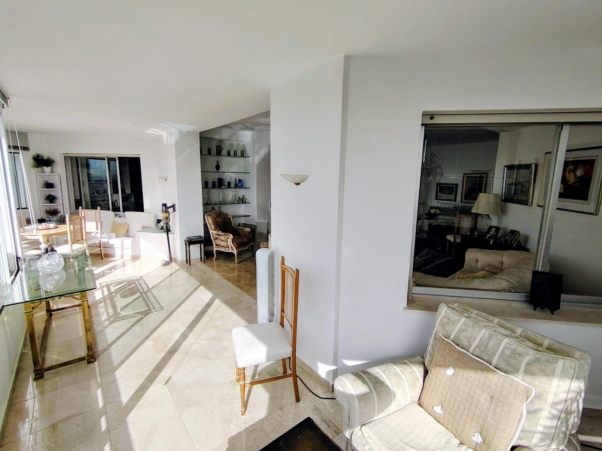 Imagen 4 Apartamento en venta en Marbella / Edificio el Jilguero cerca de la autopista del sol