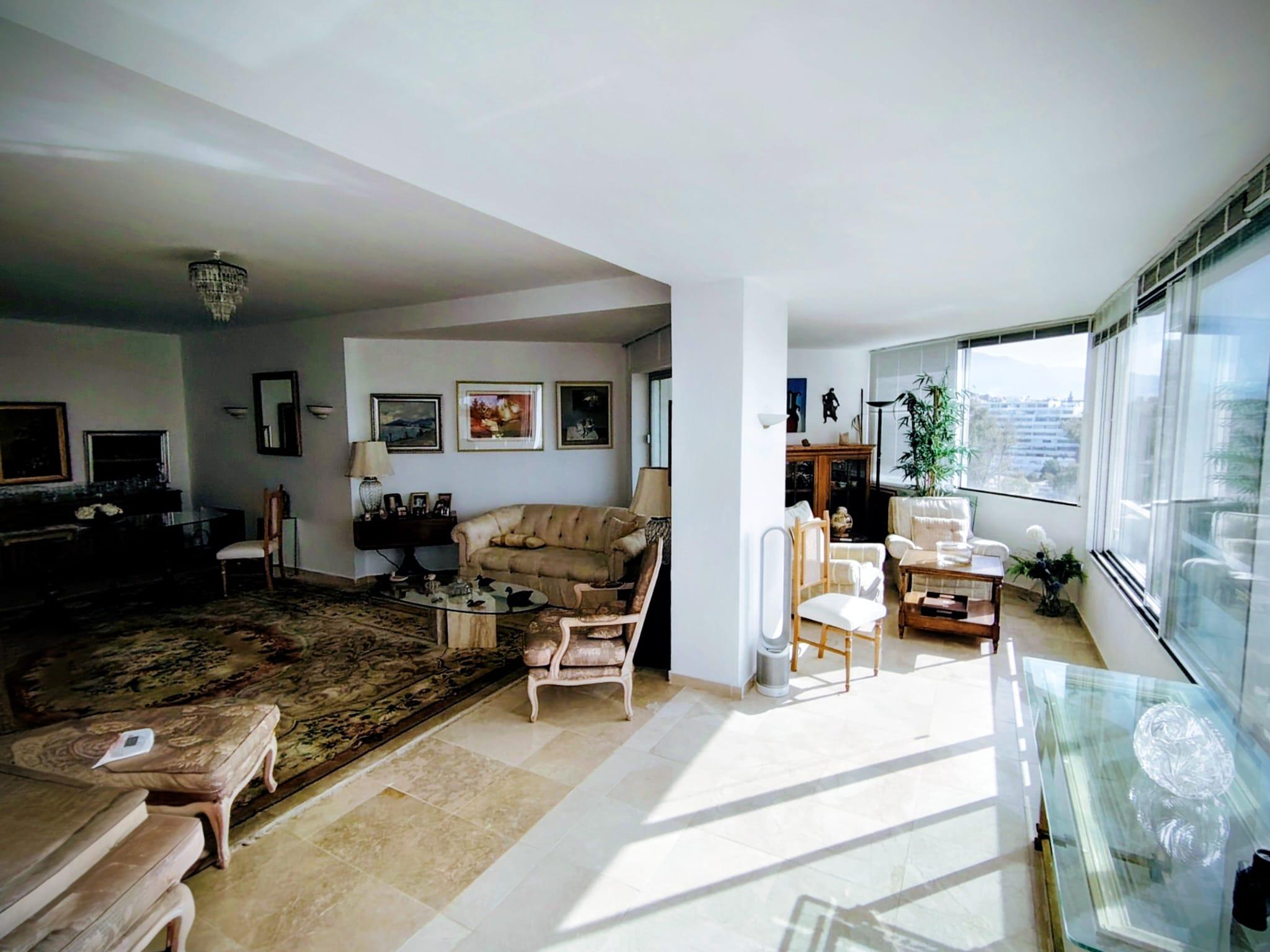 Imagen 5 Apartamento en venta en Marbella / Edificio el Jilguero cerca de la autopista del sol