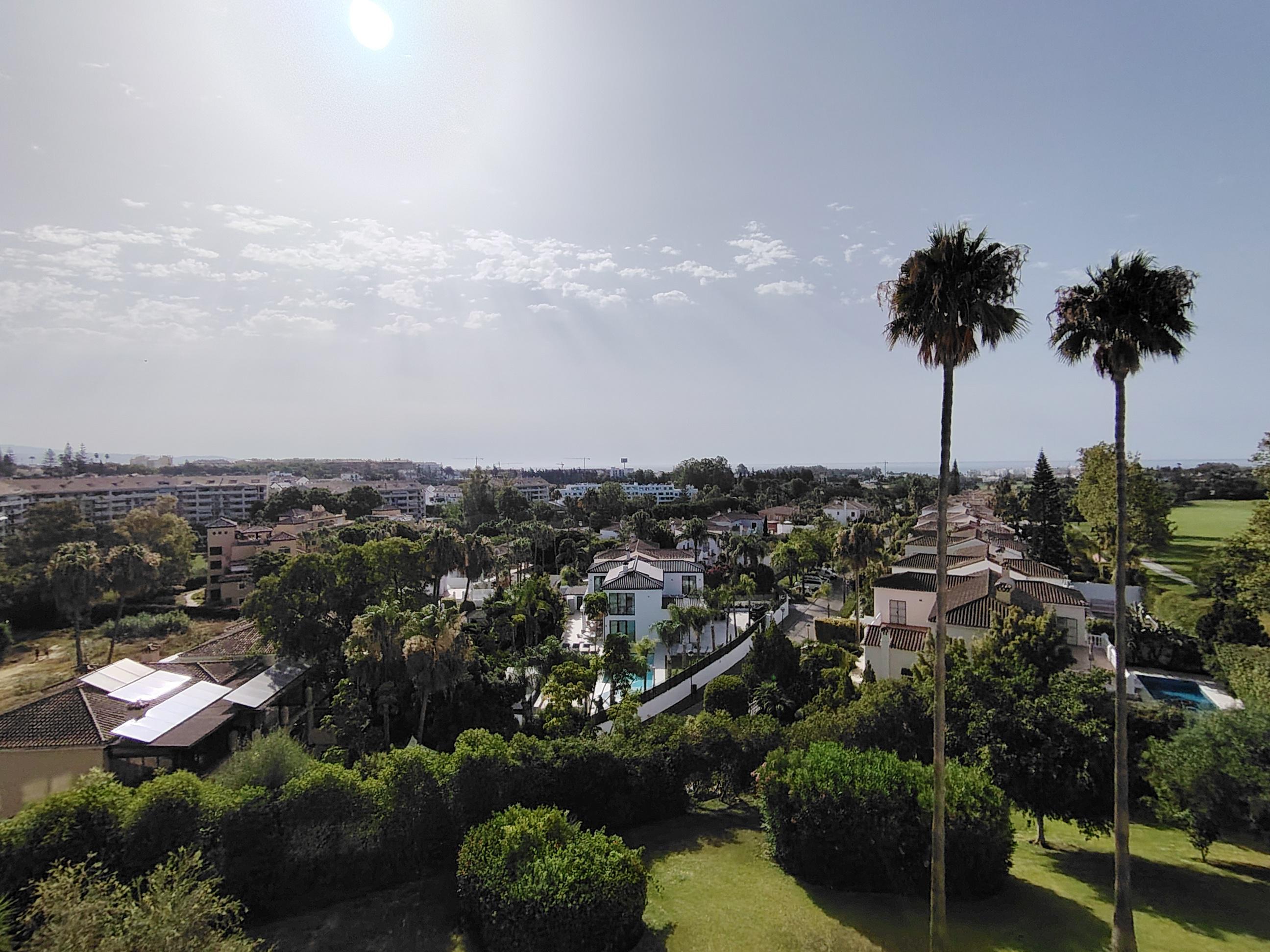 Imagen 1 Apartamento en venta en Marbella / Edificio el Jilguero cerca de la autopista del sol