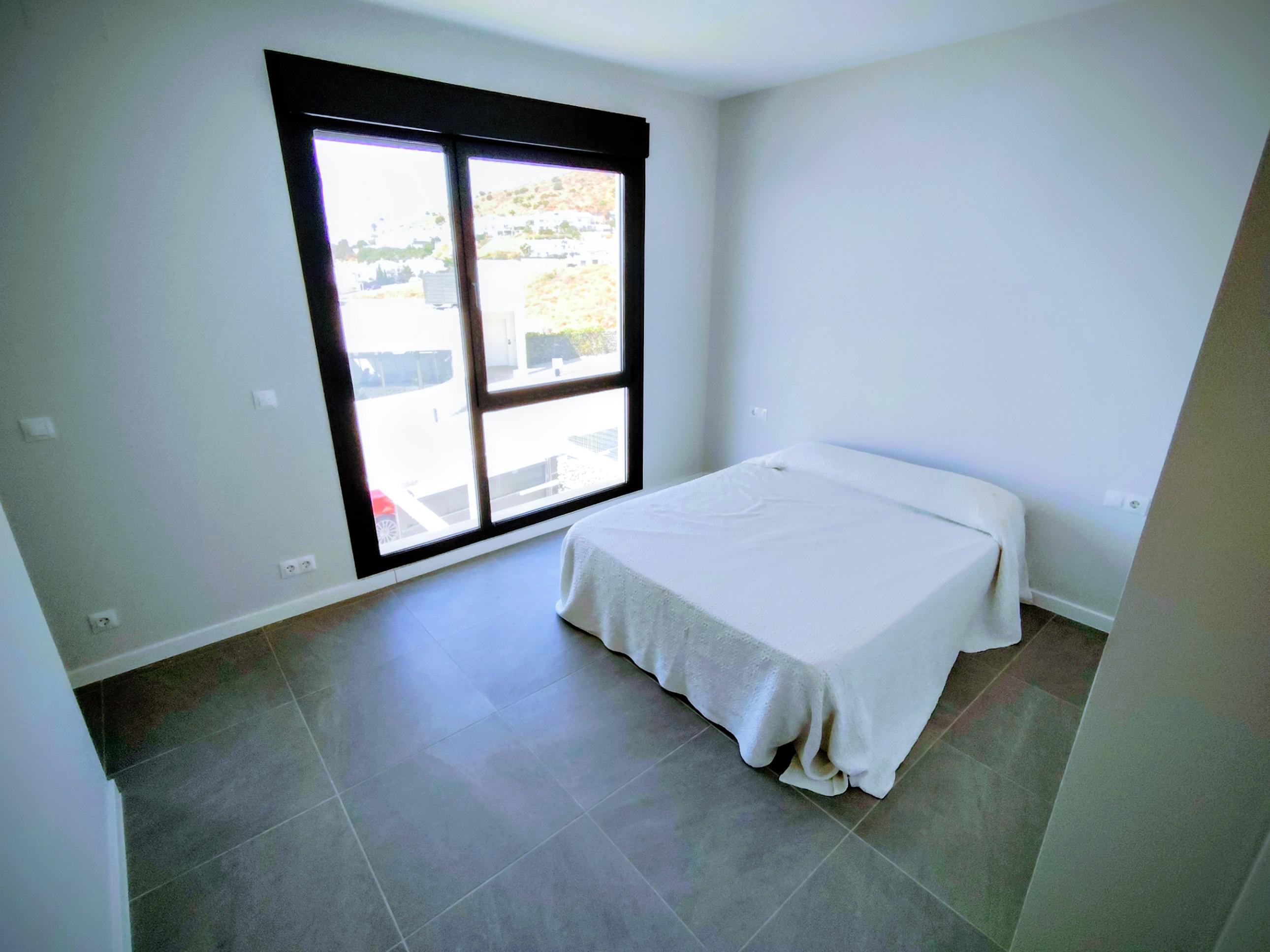 Imagen 10 Casa Pareada en venta en Mijas / Ubicada a solo 5 minutos de la playa y La Cala de Mijas