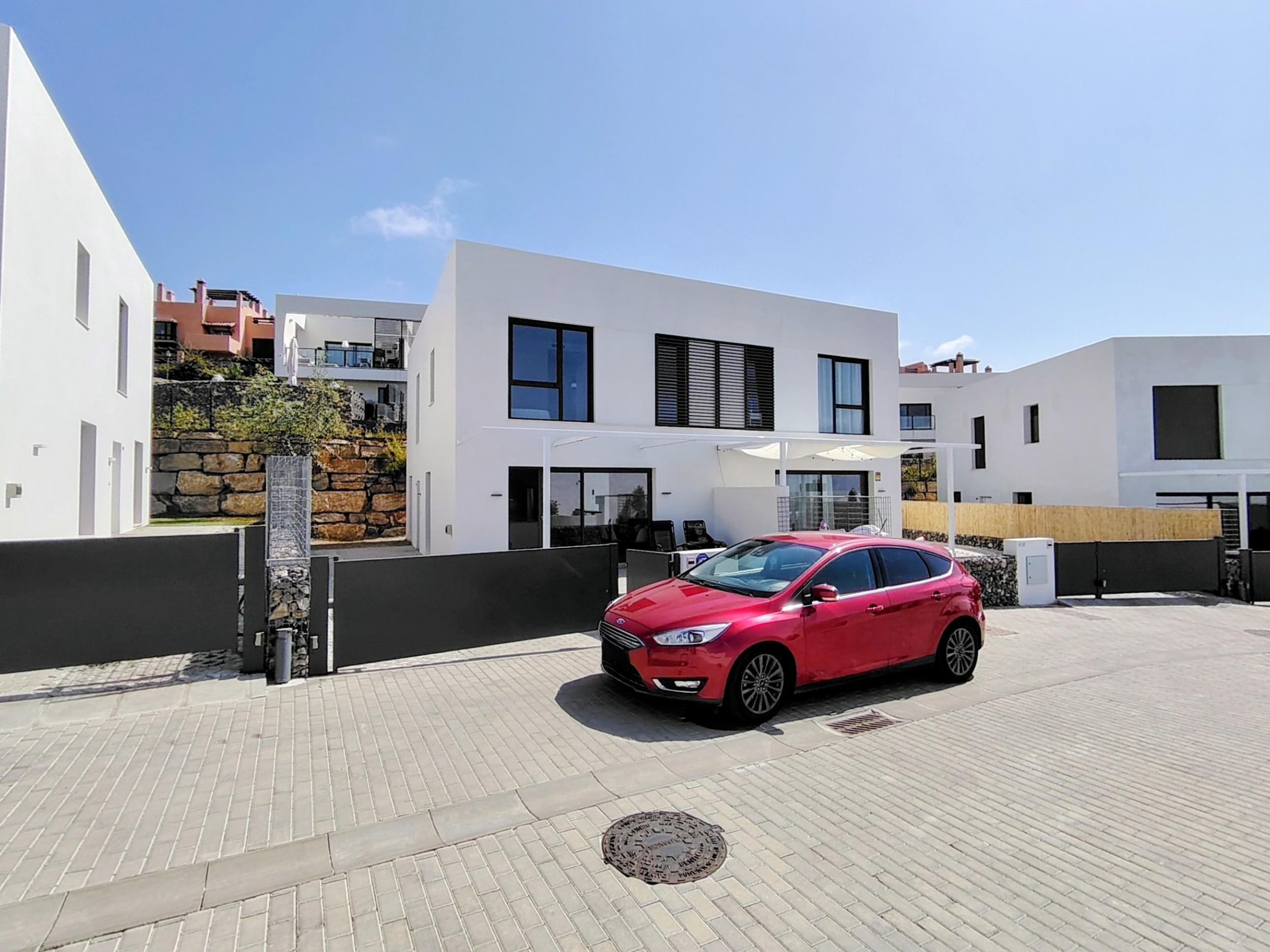 Imagen 8 Casa Pareada en venta en Mijas / Ubicada a solo 5 minutos de la playa y La Cala de Mijas