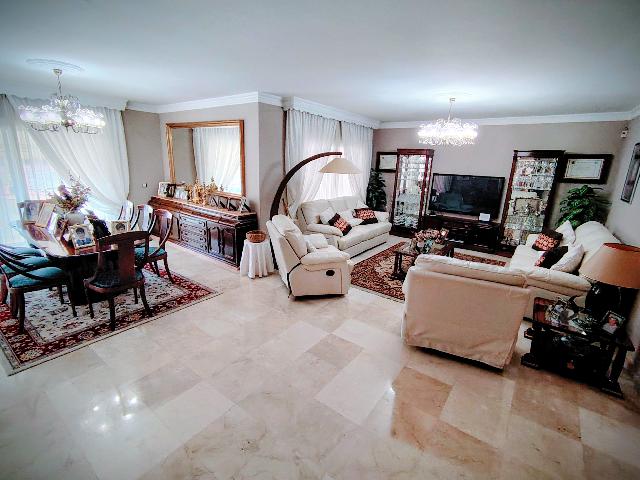 Imagen 7 Inmueble 305044 - Casa Aislada en venta en Benalmádena / La estación de Torremuelle se encuentra a 200 mts