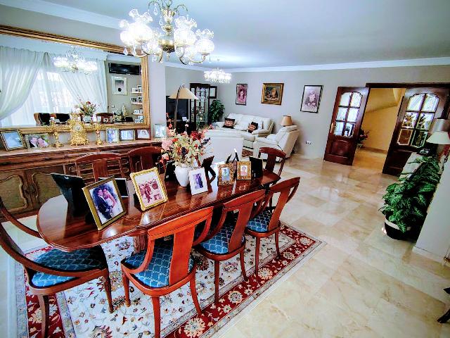 Imagen 10 Inmueble 305044 - Casa Aislada en venta en Benalmádena / La estación de Torremuelle se encuentra a 200 mts