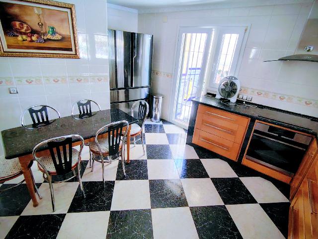Imagen 11 Inmueble 305044 - Casa Aislada en venta en Benalmádena / La estación de Torremuelle se encuentra a 200 mts