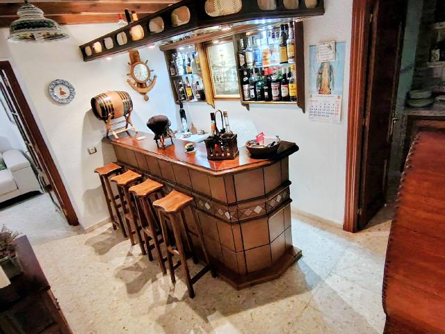 Imagen 13 Inmueble 305044 - Casa Aislada en venta en Benalmádena / La estación de Torremuelle se encuentra a 200 mts