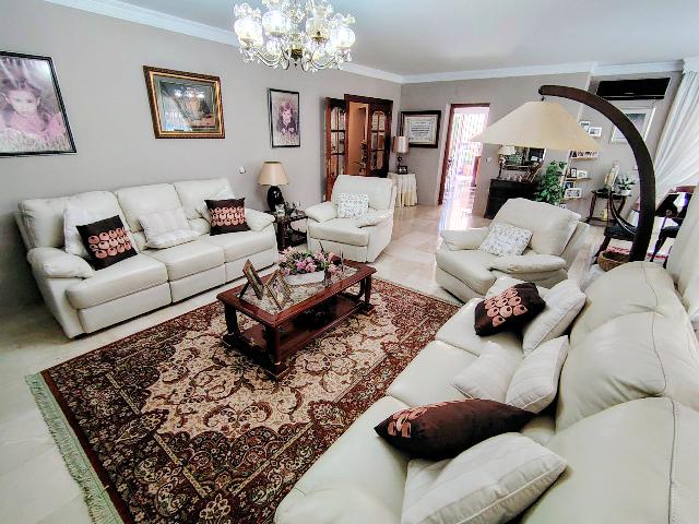 Imagen 8 Inmueble 305044 - Casa Aislada en venta en Benalmádena / La estación de Torremuelle se encuentra a 200 mts