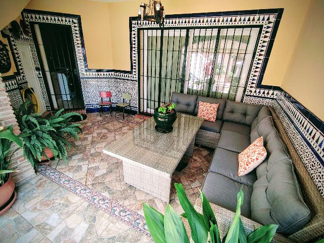 Imagen 6 Inmueble 305044 - Casa Aislada en venta en Benalmádena / La estación de Torremuelle se encuentra a 200 mts