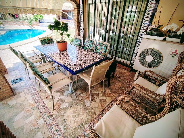 Imagen 4 Inmueble 305044 - Casa Aislada en venta en Benalmádena / La estación de Torremuelle se encuentra a 200 mts