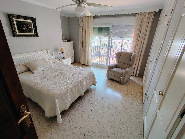 Imagen 22 Inmueble 305044 - Casa Aislada en venta en Benalmádena / La estación de Torremuelle se encuentra a 200 mts