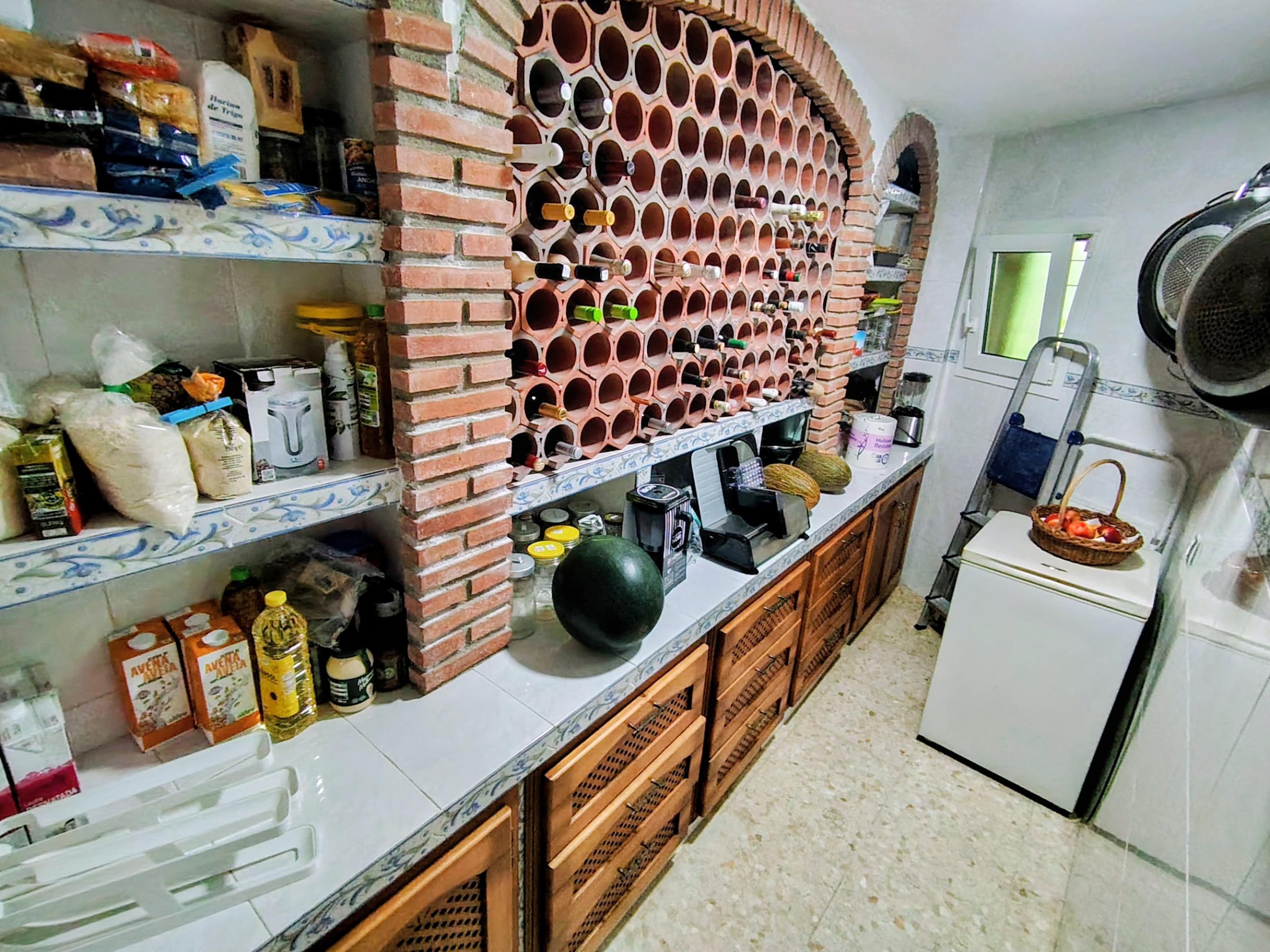 Imagen 14 Casa Aislada en venta en Benalmádena / La estación de Torremuelle se encuentra a 200 mts