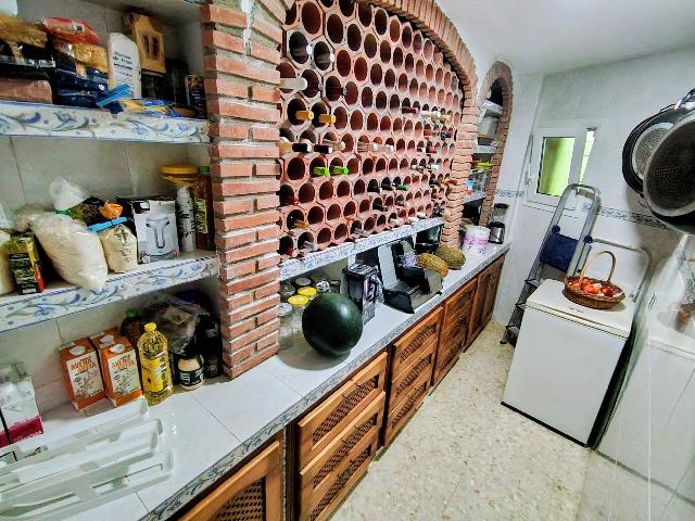 Imagen 14 Inmueble 305044 - Casa Aislada en venta en Benalmádena / La estación de Torremuelle se encuentra a 200 mts