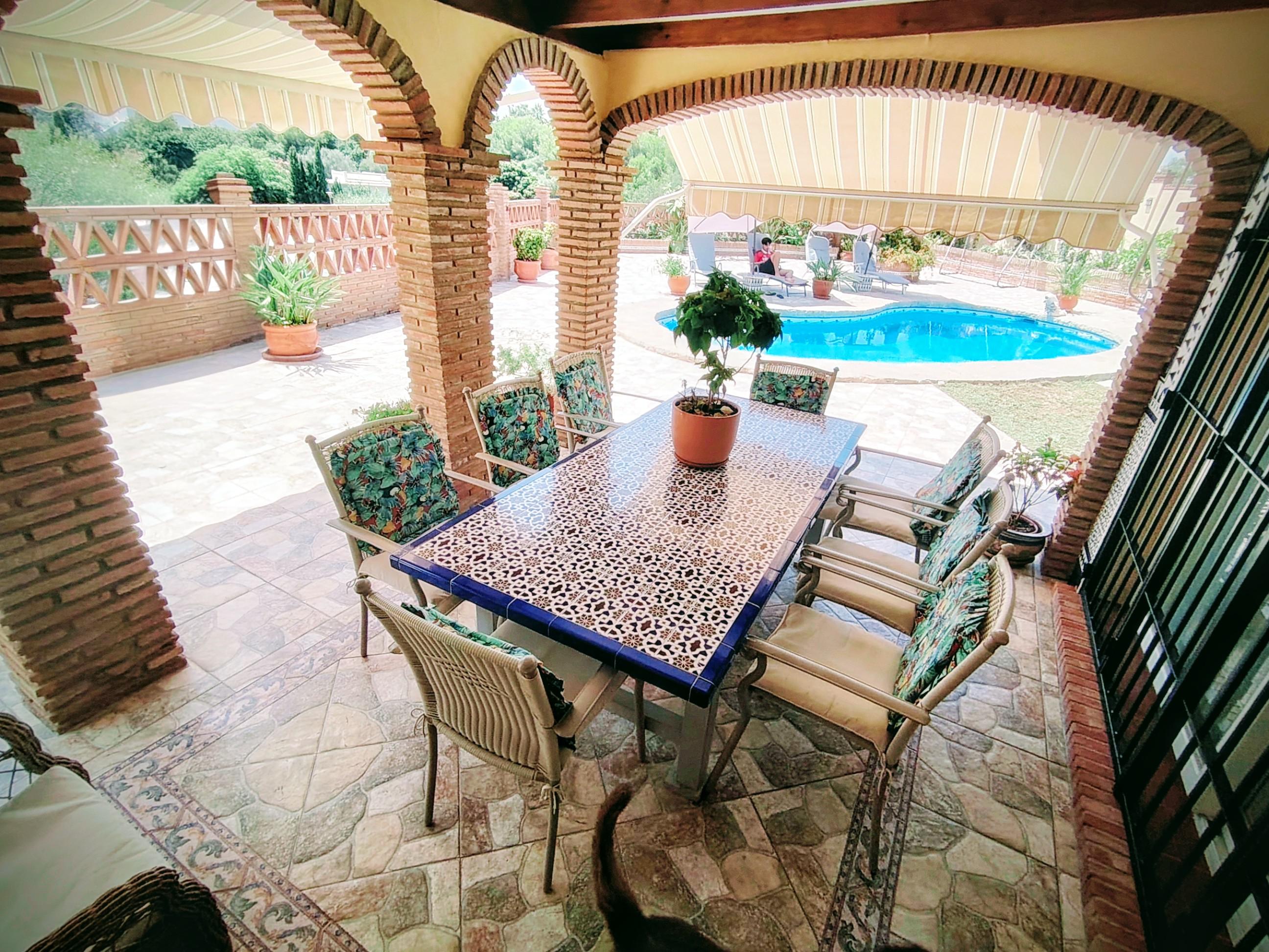 Imagen 5 Casa Aislada en venta en Benalmádena / La estación de Torremuelle se encuentra a 200 mts