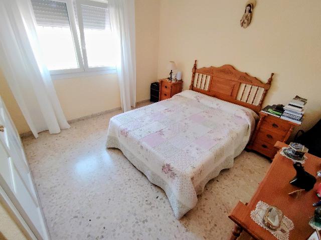 Imagen 24 Inmueble 305044 - Casa Aislada en venta en Benalmádena / La estación de Torremuelle se encuentra a 200 mts